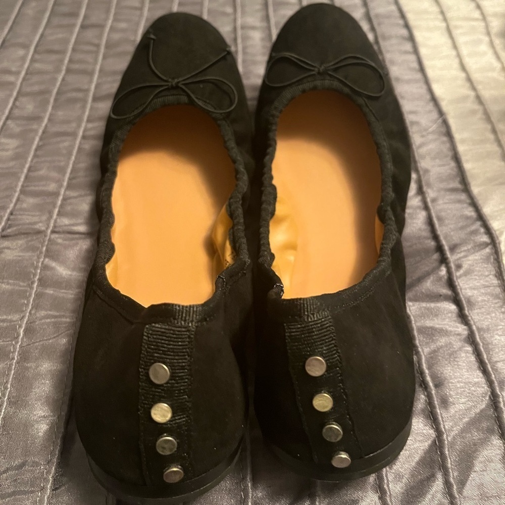 Brand new never worn VV flats